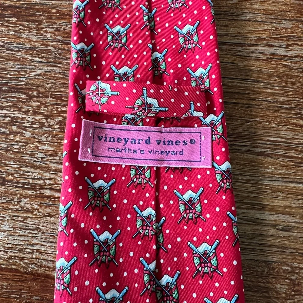 Vineyard Vines 100% Silk Red Holiday Wreath Oars Snow Men’s Neck Tie L60” W3.5”